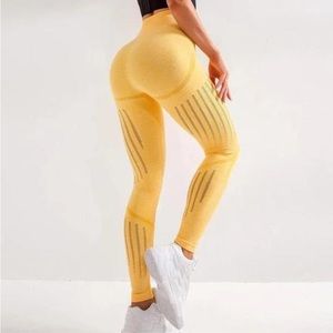 NWT! Astoria activewear seamless AIR leggings!